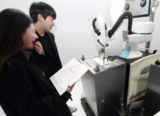 KT, 광화문 광장에 초대형 5G 기술 체험관 선보여