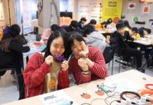 시립금천청소년수련관, 청소년방과후아카데미 가정의 달 기념 창의융합연계 카네이션 만들기 프로그램 진행