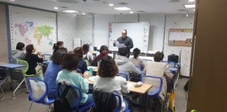 구리시청소년수련관, 수영회원 13명 수상안전요원 자격증 취득