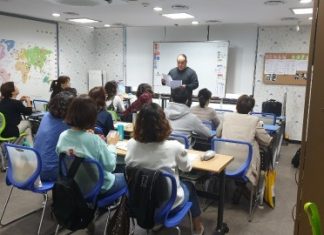 구리시청소년수련관, 수영회원 13명 수상안전요원 자격증 취득