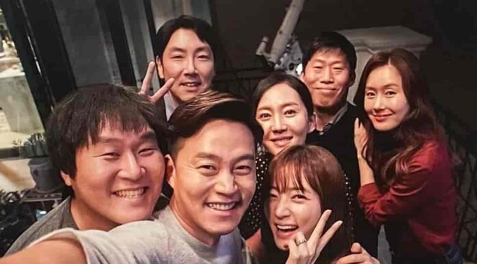 모든 비밀을 잠금 해제한 영화 완벽한 타인