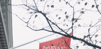 인성이 전부다: 성공의 진정한 열쇠 Harvard University banner